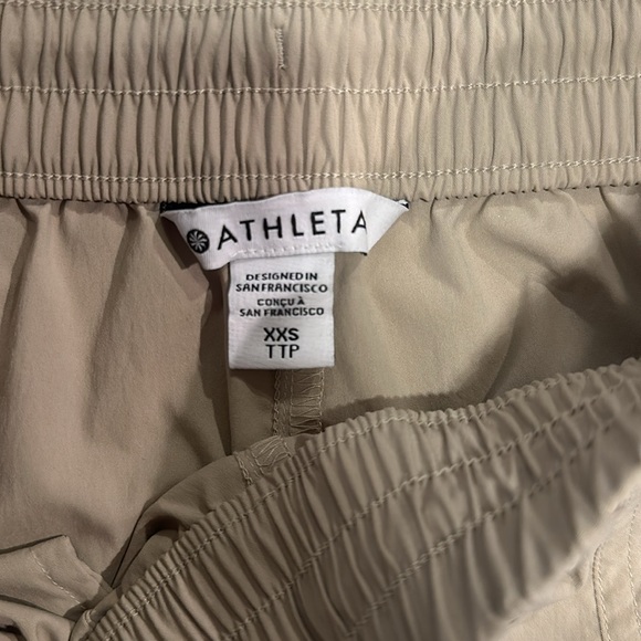 Athleta CASCADE CARGO POPLIN SHORT - Picture 2 of 4